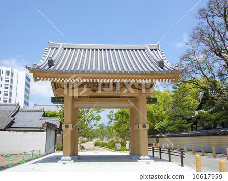 Hakata thousand year gate 10617959