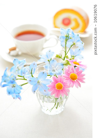 Cute flower with roll cake and tea. 10619076