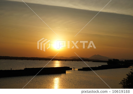 Evening scenery of Lake Kasumigaura 10619188