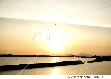 Evening scenery of Lake Kasumigaura 10619189