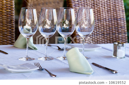 Table Table 10619552