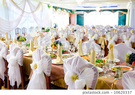 wedding banquet room 10620337