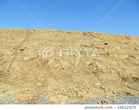 A mountain of wheat colored earth and sand 10632929