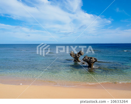 Heart rock on the beach Heart rock on the beach 10633264