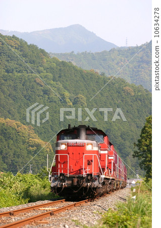 Kibune-shon線的貨物列車 10634278