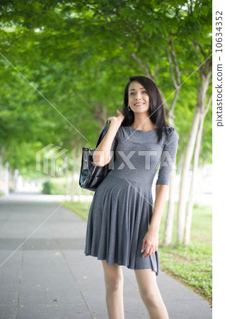 Asian Beauty posing with handbag 10634352