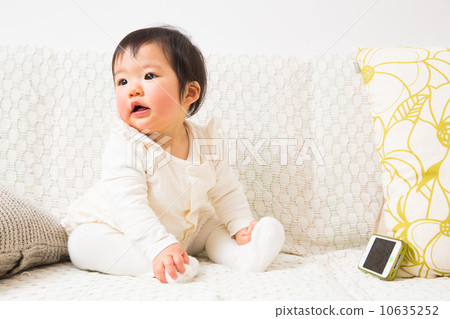 Sumaho and baby 10635252