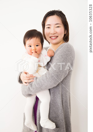 Baby and mother Baby and mother 10635328