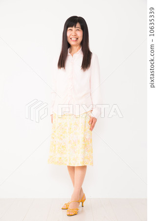 Portrait middle women Portrait middle women 10635339