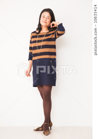 Middle-aged female Middle-aged female 10635414