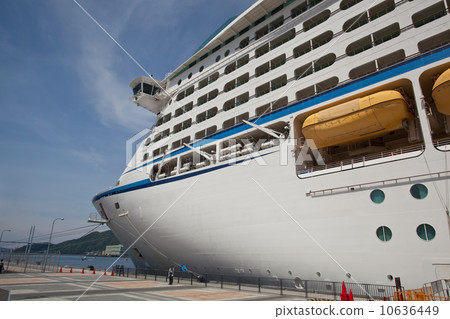 海洋旅行者停泊在長崎港弓部分 海洋旅行者停泊在長崎港弓部分 10636449