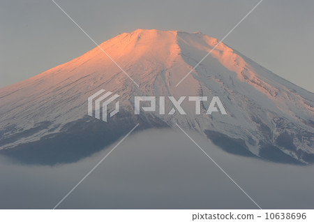 日出時的富士山 10638696