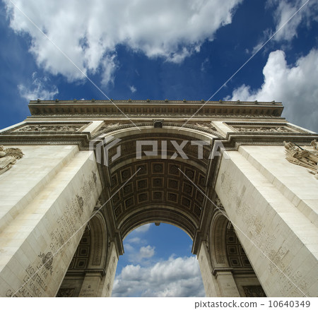 Arc de Triomphe, Paris, France. 10640349