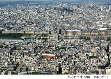 The city skyline at daytime. Paris, France.  10640365