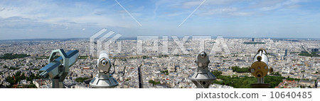 Telescope viewer and city skyline at daytime. Paris, France.  10640485