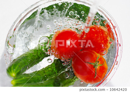 Freshly chilled and summer vegetables 10642420