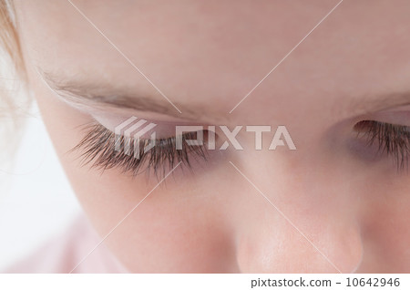 Closeup shot of eyelashes 10642946