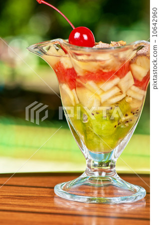 fruit dessert 10642960
