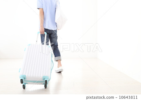 Men's foot traveling 10643811