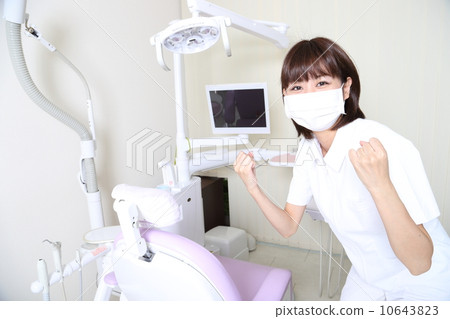 A dentist who poses a guts (female) A dentist who poses a guts (female) 10643823