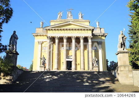 Eger basilica 10644265