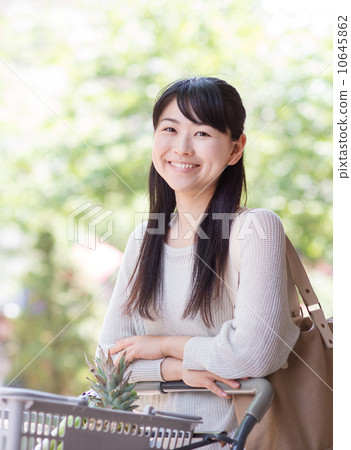Women shopping 10645862