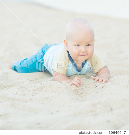 Baby on the beach 10646647