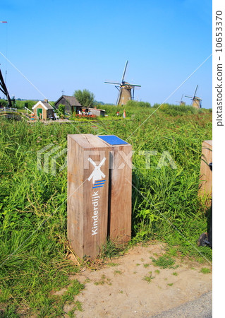 Windmill group of the Kinderdijk in the Netherlands Windmill group of the Kinderdijk in the Netherlands 10653370