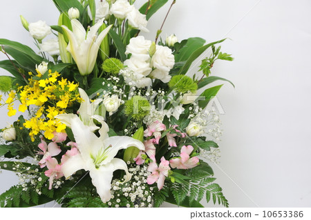 A flower arrangement A flower arrangement 10653386