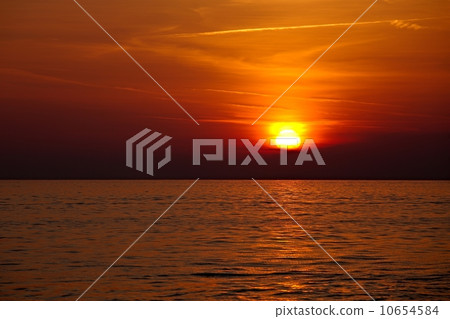 Sunset Sunset 10654584