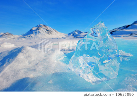 mountain peaks in greenland 10655090