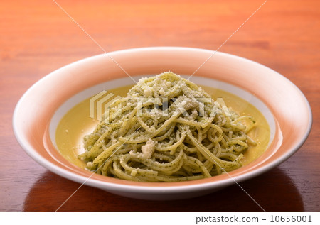 Basil spaghetti 10656001