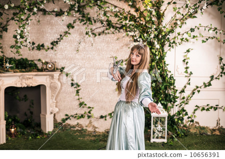 Romantic woman Romantic woman 10656391