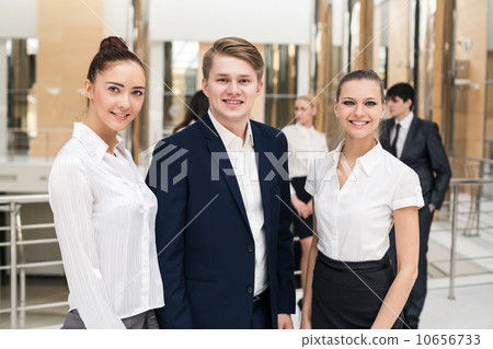 Smiling and confident business team 10656733