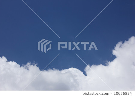 Blue sky and white cloud 10656854