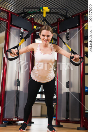 Young woman training Young woman training 10657000