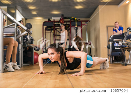 beautiful sporty woman beautiful sporty woman 10657094