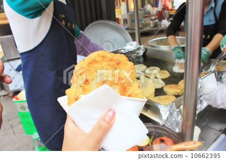 Chapche's hot-hot food stand in Korea Chapche's hot-hot food stand in Korea 10662395