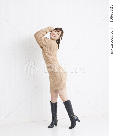 young woman      10663529