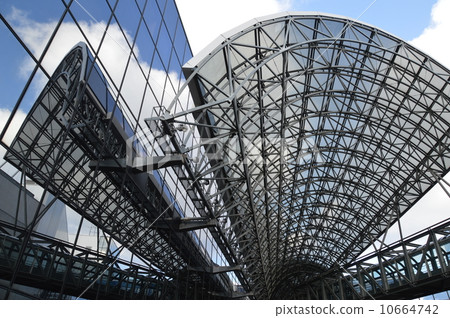 Kyoto Station's large roof · air route (JR Kyoto Station / Kyoto shi, Kamigyo-ku) Kyoto Station's large roof · air route (JR Kyoto Station / Kyoto shi, Kamigyo-ku) 10664742