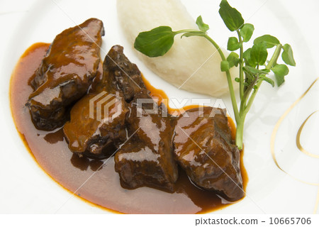 牛面頰肉紅酒燉 牛面頰肉紅酒燉 10665706