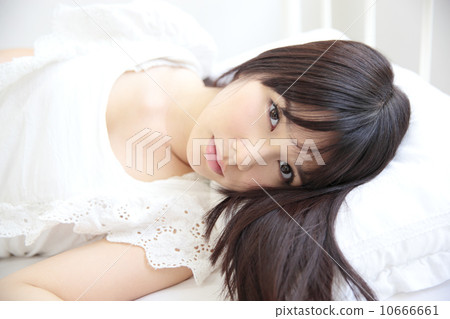 年輕的女士美女 年輕的女士美女 10666661