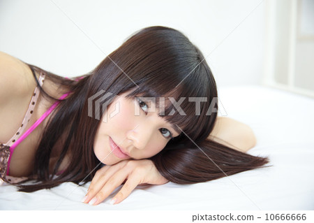 年輕的女士美女 年輕的女士美女 10666666