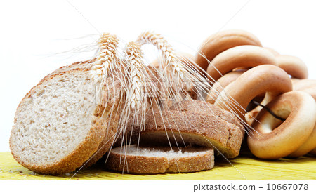 Fresh bread on a bamboo napkin. Fresh bread on a bamboo napkin. 10667078