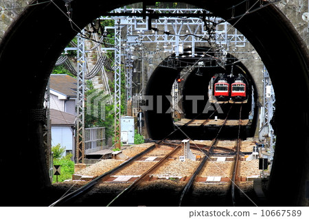 Keihin Kyuko "Trains that appear to be lined up in a tunnel" 10667589