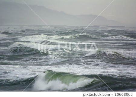 Stormy Sea 10668063