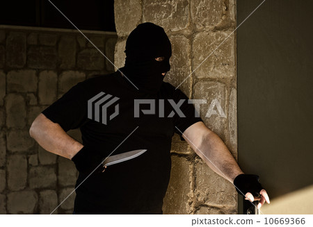 Murderer is ready to break into the house 10669366