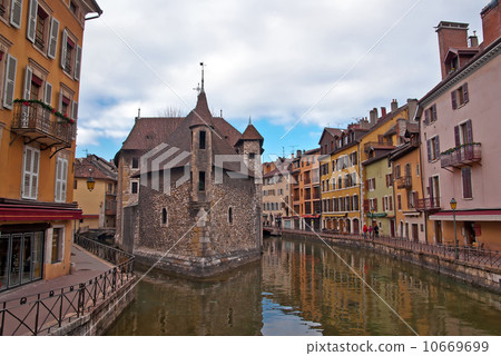 The house-ship in Annecy, France 10669699