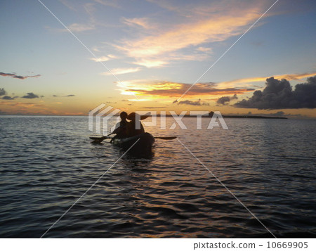 Night Seawayak 10669905