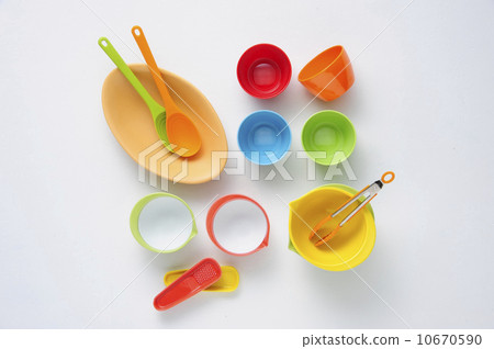 Colorful tableware 10670590